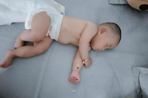 滑县宝宝突然很多眼屎